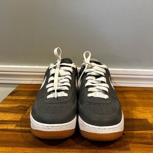 grey nike air max, sz 8